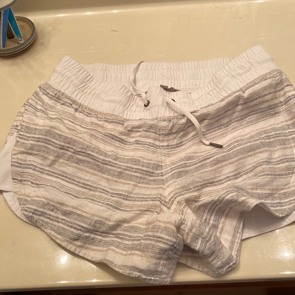 Athleta linen shorts in white with Black and Tan stripes.